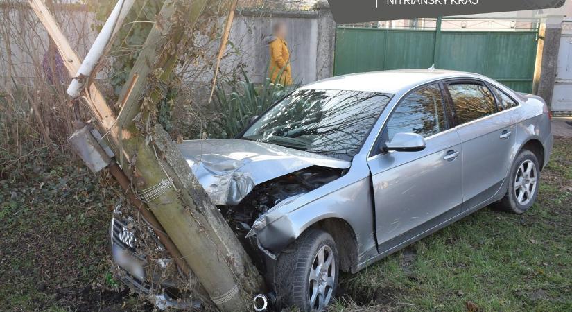 BALESET: Telefonoszlopnak ütközött egy mattrészeg Audi-sofőr Deákiban