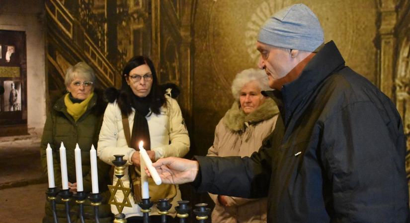 Fény és csoda: Hanukai ünnepség a pápai zsinagógában