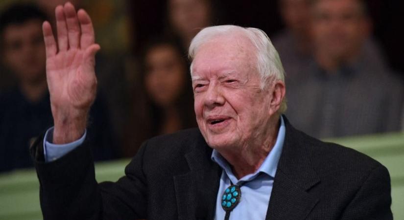 Jimmy Carter adta vissza Magyarországnak a Szent Koronát