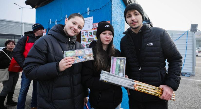 Tűzijáték vásár - Szilveszterkor nem a pezsgő az egyetlen, ami durran - videó