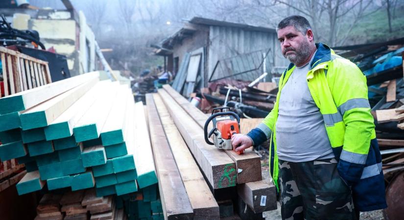 Ha nem ébred fel az édesapa, a négy gyermekével bent égett volna a házban (videó és képgaléria)