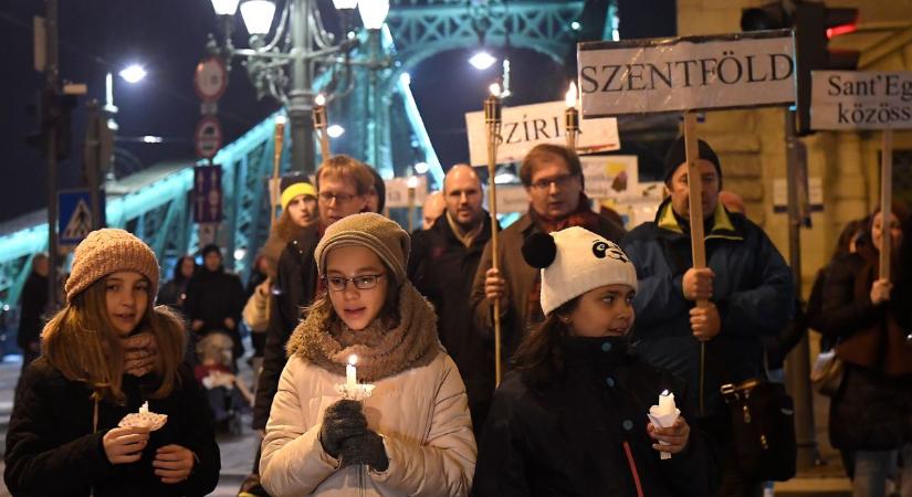 Fáklyás felvonulás lesz a békéért Budapesten az újév első napján