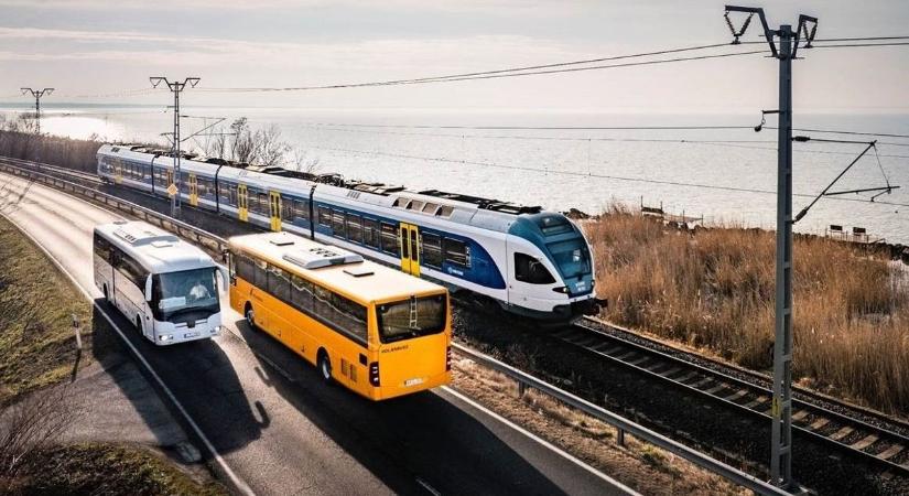 Észrevette? Megváltoznak a MÁV és a Volán járatai: így néznek ki a megújult vonatok és buszok – fotók