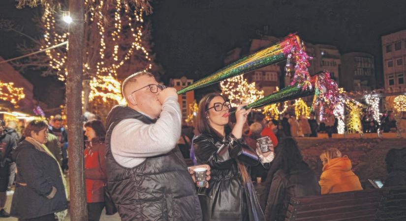 Szabadtéri szilveszter a Dísz téren, sztárokkal és lézershow-val