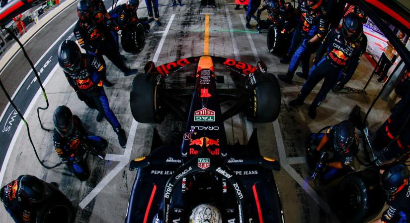 F1: Unja a Red Bull autóit Verstappen