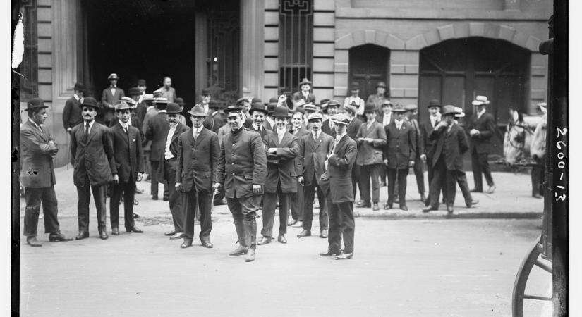 1912. december 31.: Szállodai dolgozók és felszolgálók sztrájkja New Yorkban