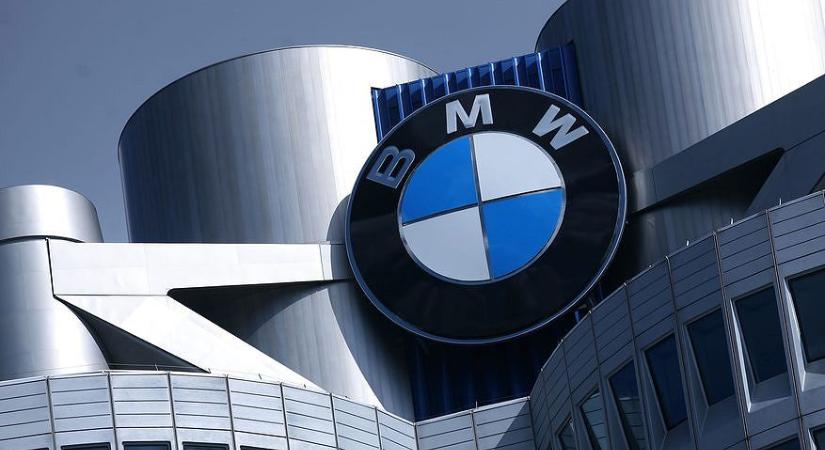 Fékrendszer hiba miatt 1,5 millió autót hív vissza a BMW