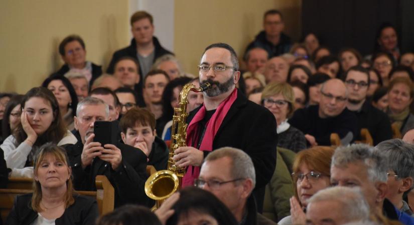 Ünnepi koncert - Mesemondó dallamokkal zárták az évet