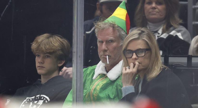 Will Ferrell sörözgető és cigarettázó karácsonyi manóként látogatott hokimeccsre