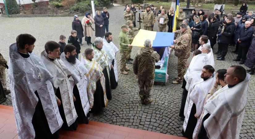 Kárpátalján végső búcsút vettek Ivan Zsidik katonától