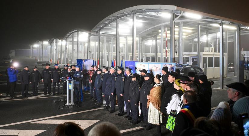 Megszűnt a határellenőrzés a magyar-román határon, Románia csatlakozott schengeni övezethez