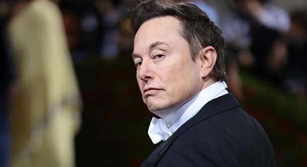 Musk durva megjegyzést tett Zelenszkijre