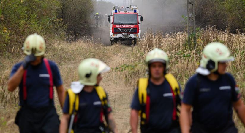 Brutálisan sok helyen volt szükség a tűzoltókra az év utolsó napján