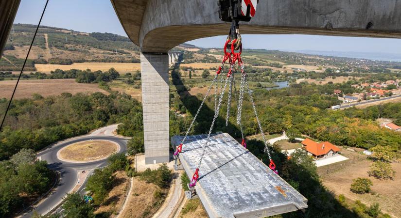 Kőröshegyi völgyhíd: ez volt 2024 mérnöki bravúrja – így zajlott a sarucsere