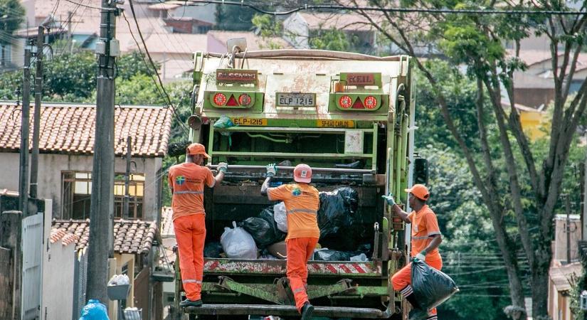 „Nagykanizsa vagyonát semmizték ki” – Óriási botrány, tüntetők állták el a kukások útját, rendőröknek kellett közbelépni