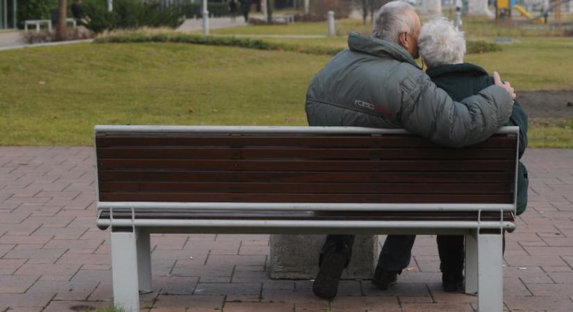 Idén sem lesz könnyebb nyugdíjasnak lenni, az idősek elszegényedésének megállítására nincs kormányzati forgatókönyv Magyarországon