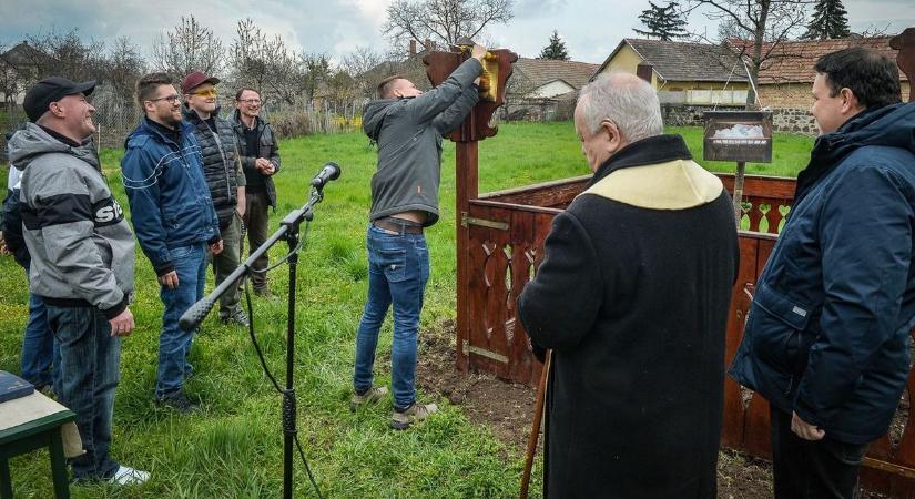 Az újszülöttek emlékezetére szép szokás terjed Heves vármegyében