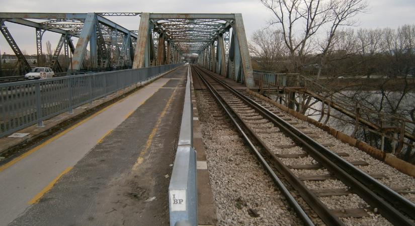 Csak óránként öt kilométeres sebességgel mehetnek át a vonatok a Gubacsi hídon