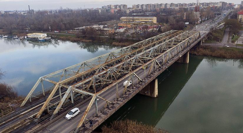 Hímes tojásként vigyáznak a Gubacsi hídra, öttel mehetnek a vonatok