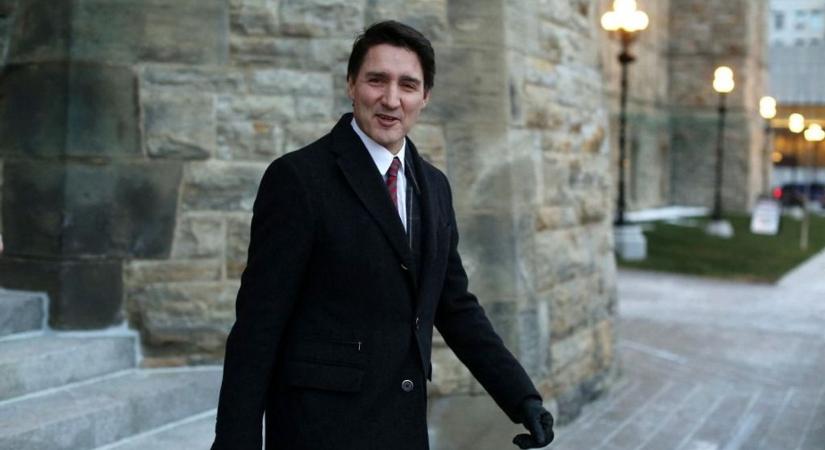 Szőrén-szálán eltűnt Trudeau, liberális párttársai a lemondását követelik