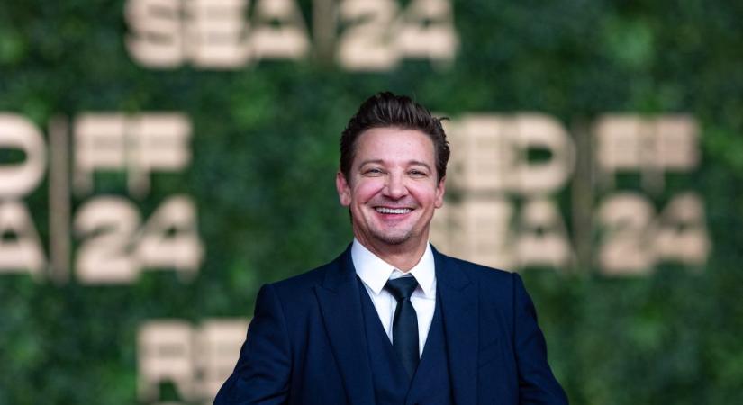 Kórházi fotót posztolt „újjászületésének” második évfordulóján Jeremy Renner