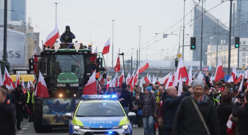 A lengyel gazdálkodók nagyszabású tiltakozást jelentettek be Varsóban az ukrán termékek importja ellen