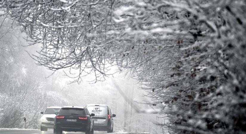 Jégpáncél és havazás közeleg: ónos esővel veszi kezdetét a hétvége – mutatjuk, hol!