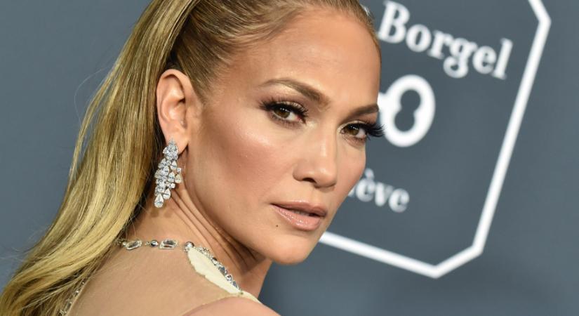 Az 55 éves Jennifer Lopez bikiniben mutatta meg magát, most mindenki róla beszél