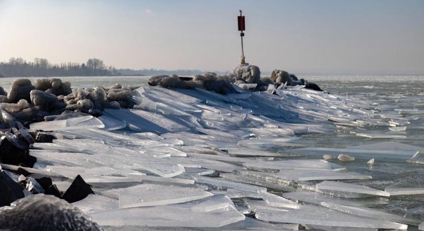 Nagy a baj: fegyvert kell bevetni a Balatonon