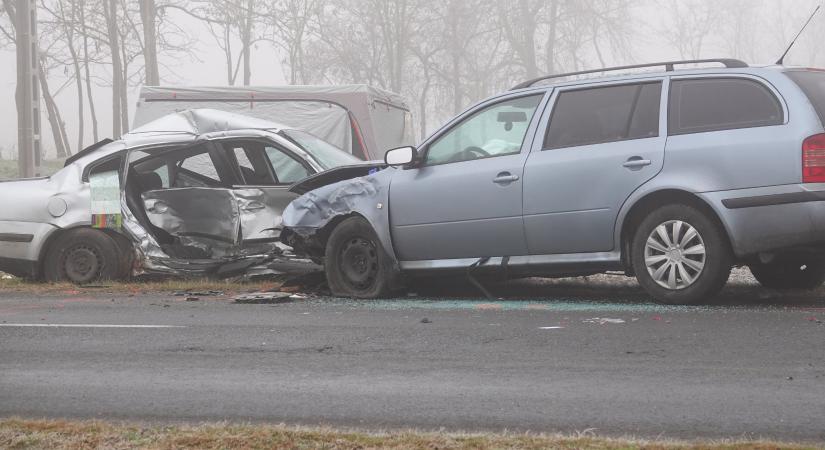 Összeütközött két autó Szeged közelében