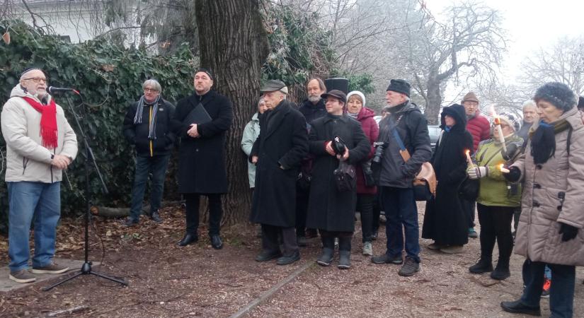 A Mazsike a Budavári eltemetett zsinagógánál ünnepelte a hanukát