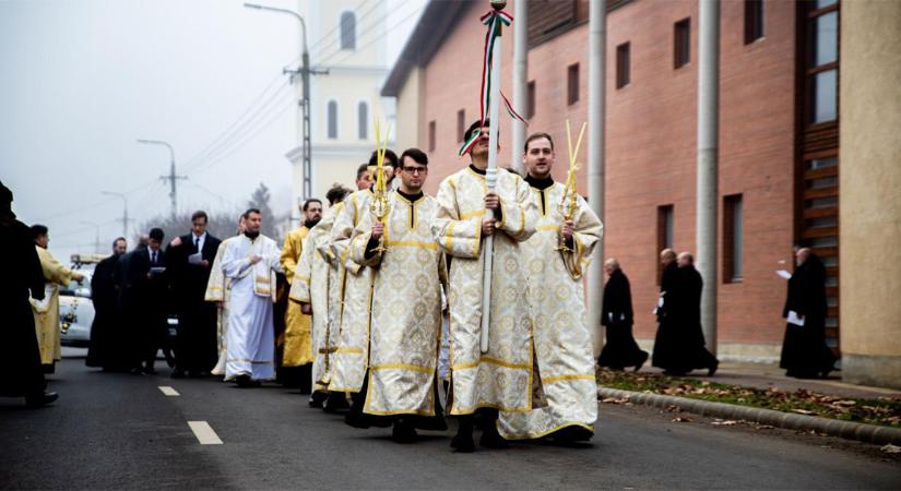 Az év minden szombatján útnak indul a Debrecenben őrzött Szentháromság ikon