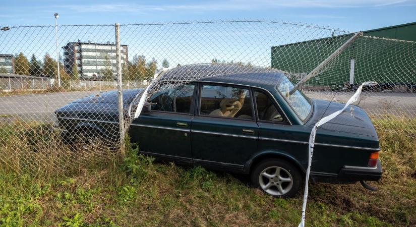 Baleset: két kerítést is legyalult a repülő Renault Kaposváron