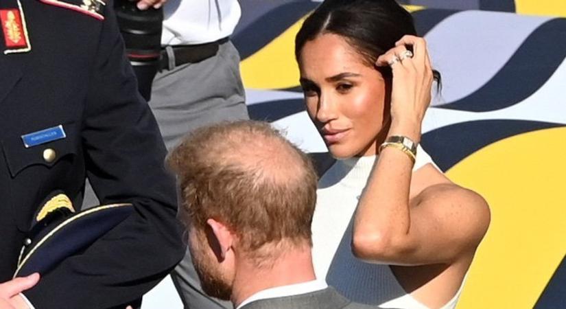 Azta. Kínos bakit követett el Meghan Markle. A rajongók azonnal kiszúrták: csak nincs komoly baj?