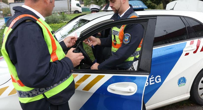 Négy autóvezetőt is bilincsbe vertek a somogyi rendőrök