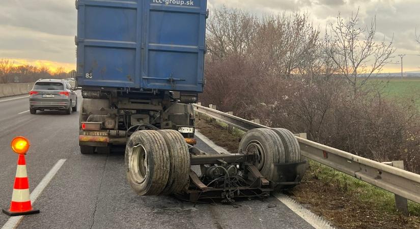 A D1-es autópályán történt balesetet vizsgálja a rendőrség