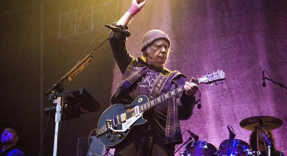 Neil Young mégis fellép a Glastonbury fesztiválon