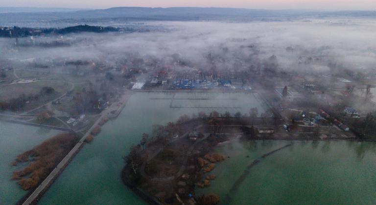 Különleges időjárási jelenség alakult ki Balatonnál