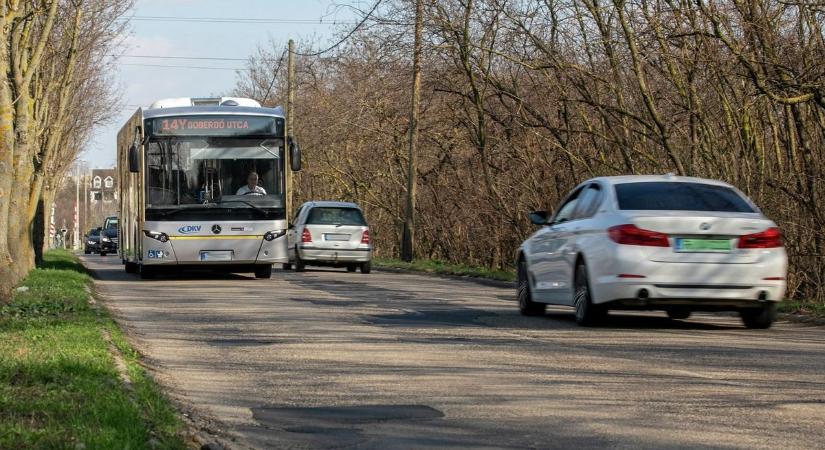 Hamarosan könnyebb lesz közlekedni ezen a debreceni utcán