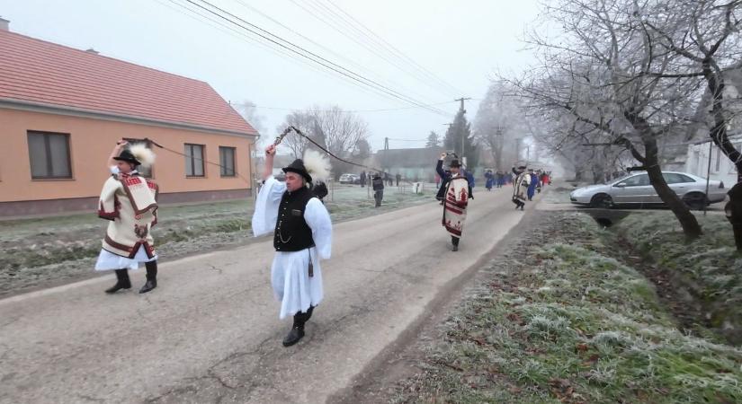 Csergetéssel búcsúztak 2024-től (videóval)