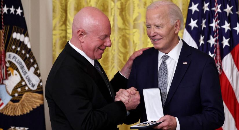 Joe Biden kitüntette fia barátját