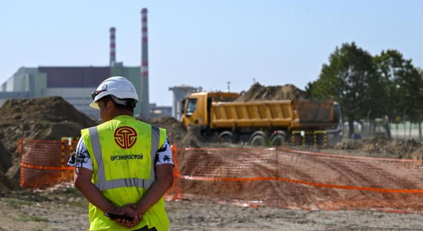 Kiderült, hogy miért bocsátottak el több száz dolgozót a Paks 2 építkezéséről