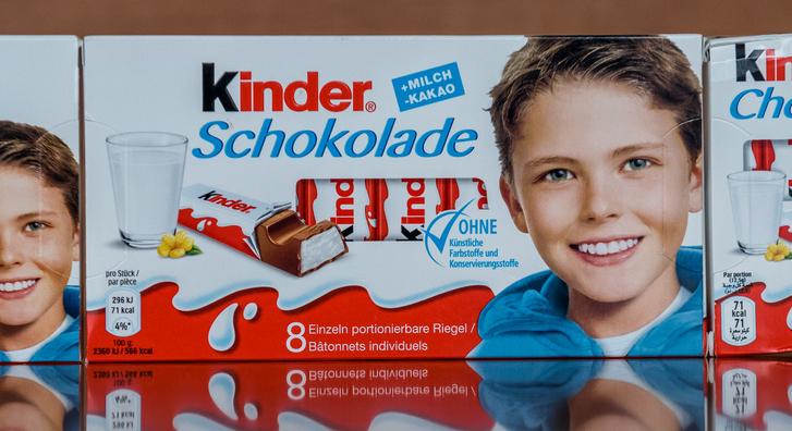 Alig ismerni rá felnőtt férfiként a Kinder csokin mosolygó kisfiúra, így néz ki most