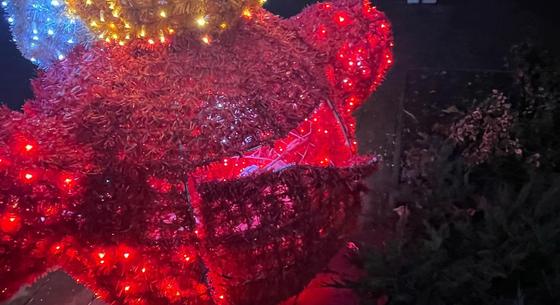 Kilopták a hangszórót a pásztói Mikulás hátuljából