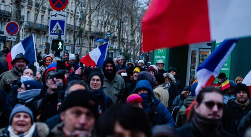 Macron ellen fordult a francia közvélemény