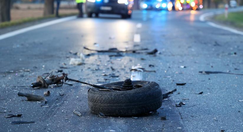 Összeütközött két autó Budapesten, hét ember megsérült