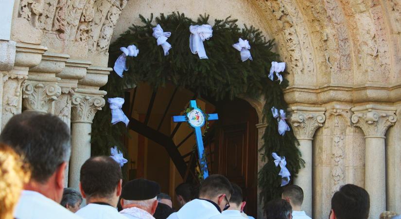 A jubileumi szent év nyitánya Ipolyságon képekben