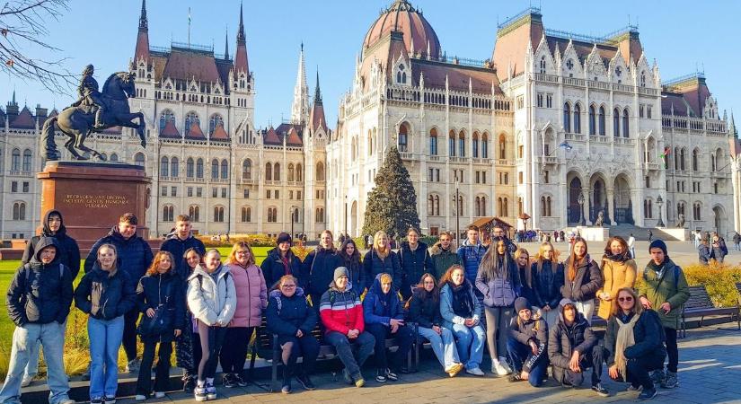 A Parlamentben jártak a Közgáz diákjai