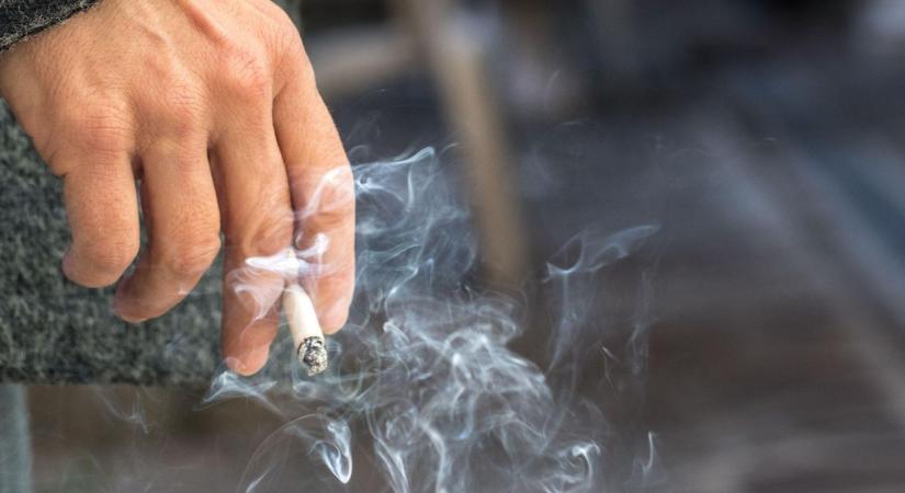 Már az utcán sem lehet cigarettázni ebben a városban