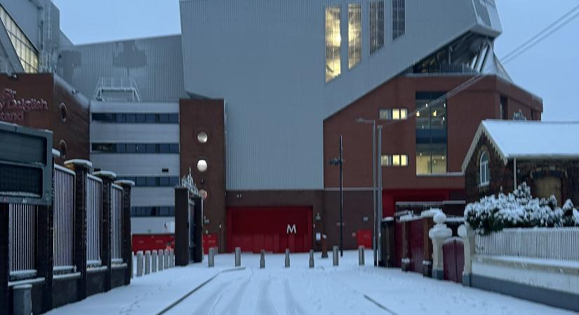 A Liverpool közleményt adott ki a hóhelyzetről: Nincs végleges döntés az MU elleni meccsről